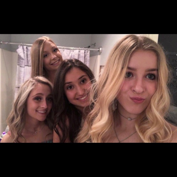 Meet your posher 💛 - Picture 3 of 3